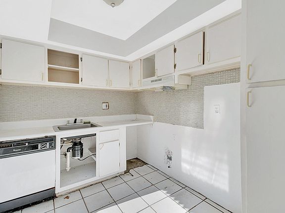 4th image of 411B NE 57th Court