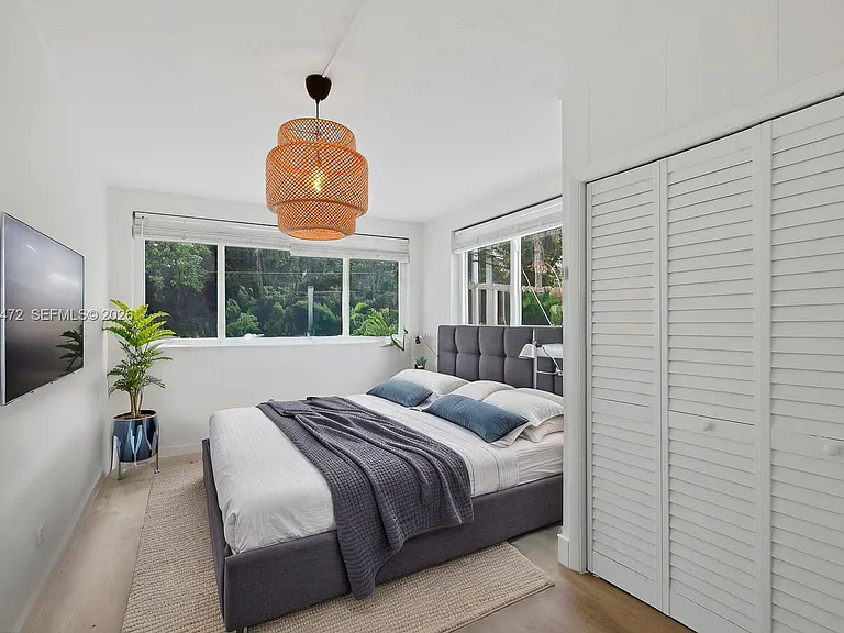 14325 NE 8th Ave — Photo 3