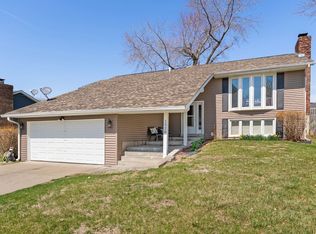 1328 W 47th Ct, Davenport, IA 52806