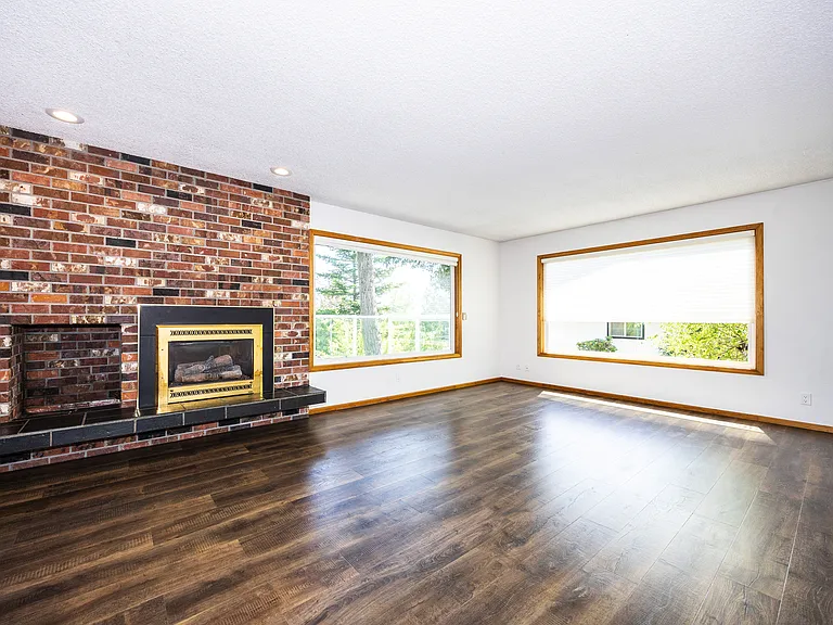 8142 Comox Rd — Photo 12