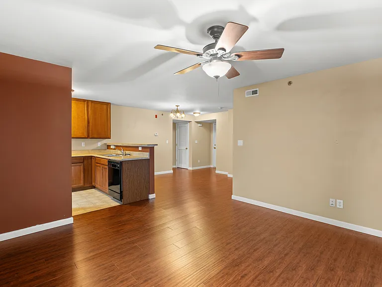 10201 Spring Creek Ln — Photo 14