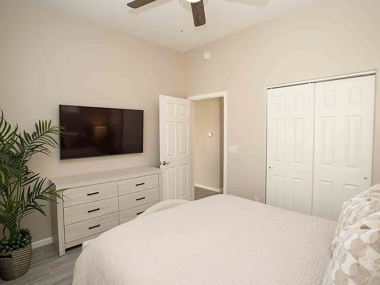 Secondary bedroom