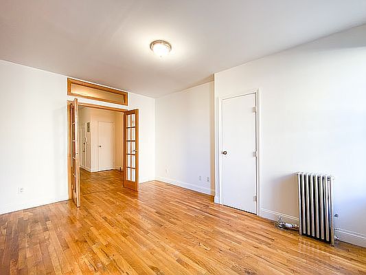 3rd image of 337 E 6th St APT 14