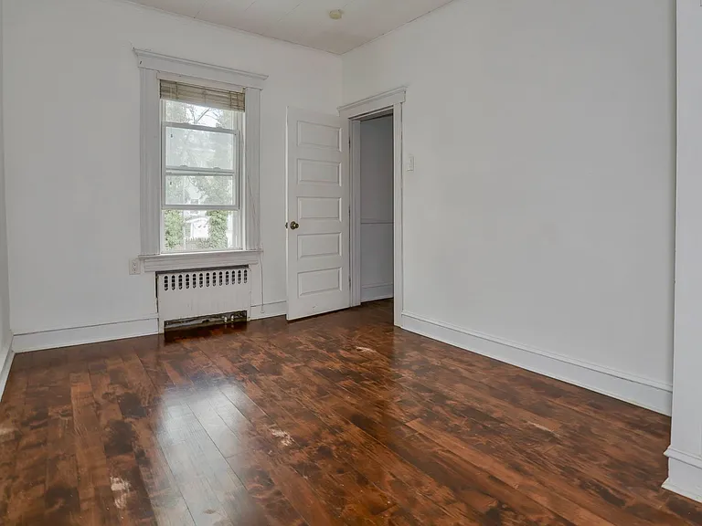 12 Romaine Ave — Photo 11