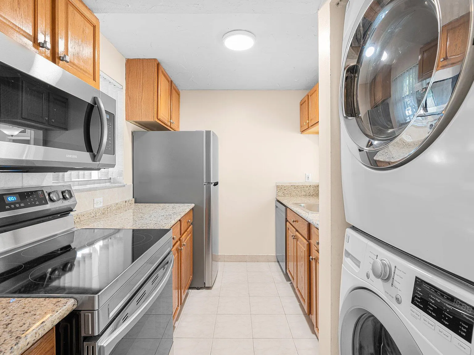 2 bed, 2.0 bath, 767 sqft, $1,900 — Photo 3