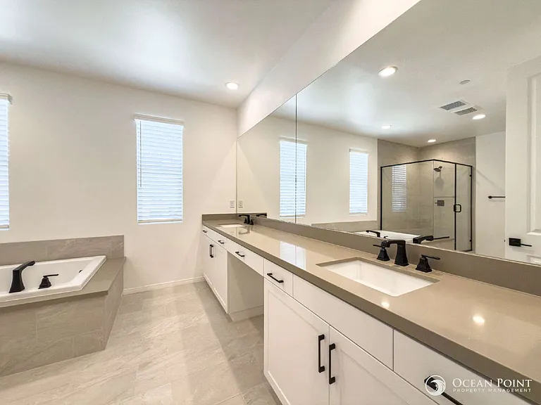 405 Wisteria St — Photo 17