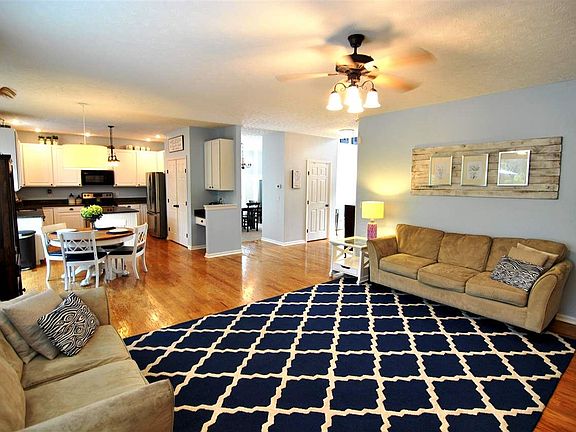 3rd image of 1275 Lancashire Dr
