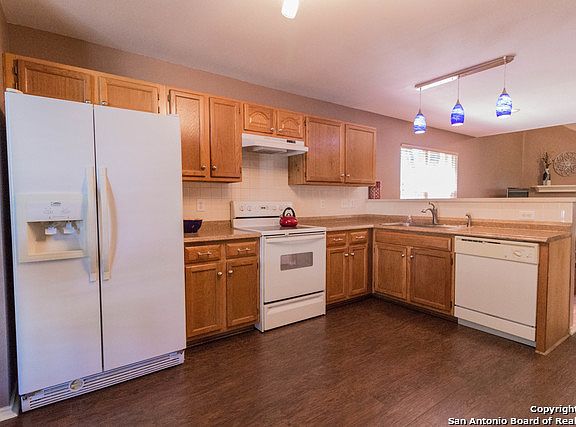 5th image of 1008 Crimson Cove Dr