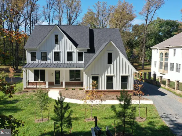 9048 Jeffery Rd, Great Falls, VA 22066