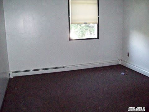4th image of 25 Greenwood Dr