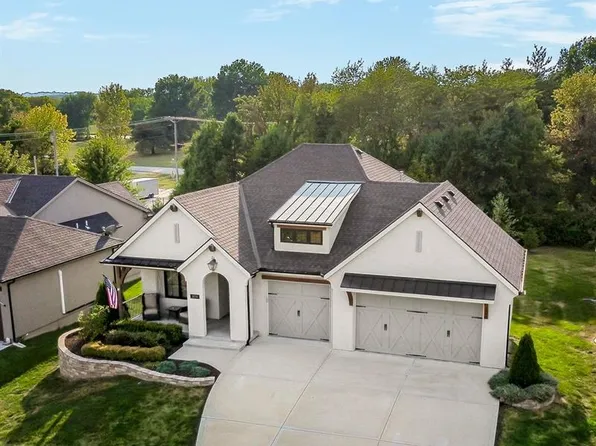 1830 Falcon Ct, Kearney, MO 64060