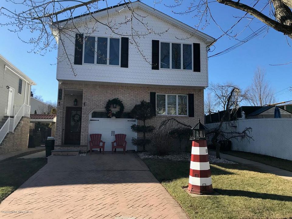1st image of 568 Yetman Ave