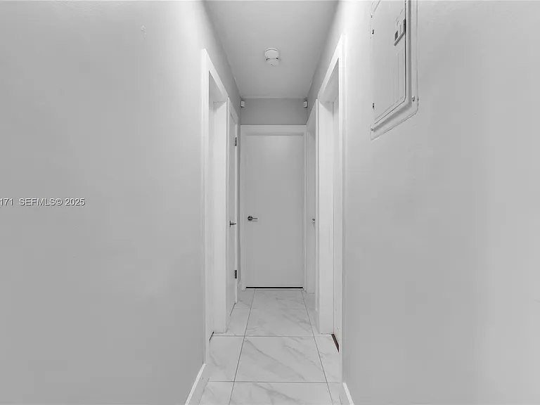 251 SE 8th St — Photo 17
