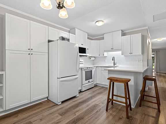 5th image of 2743 Sandon Dr
