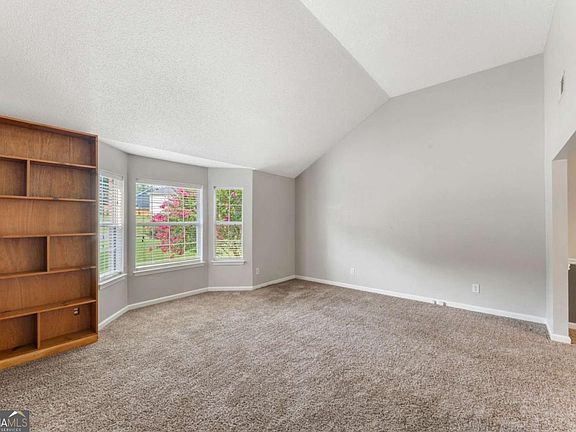 5th image of 267 Silverleaf Ln