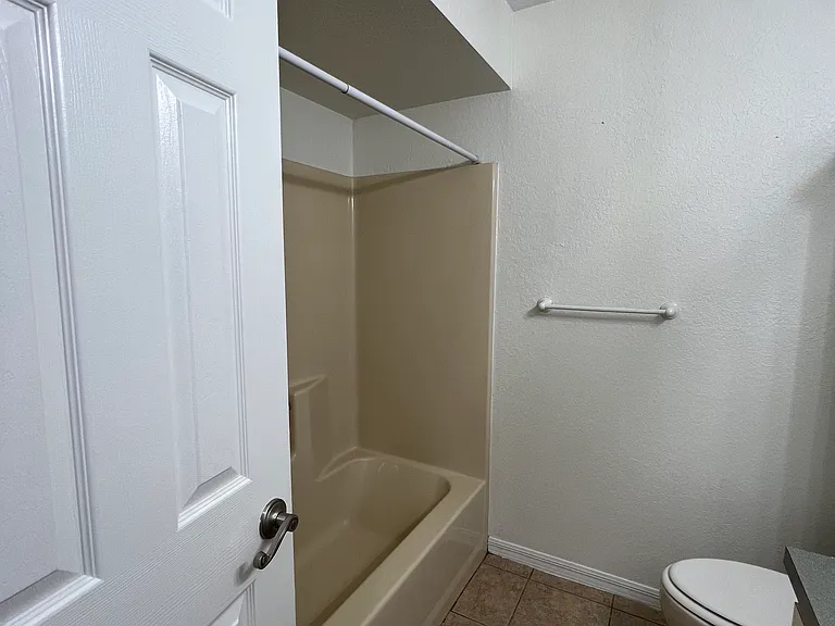 212 E Vermont Ave — Photo 13