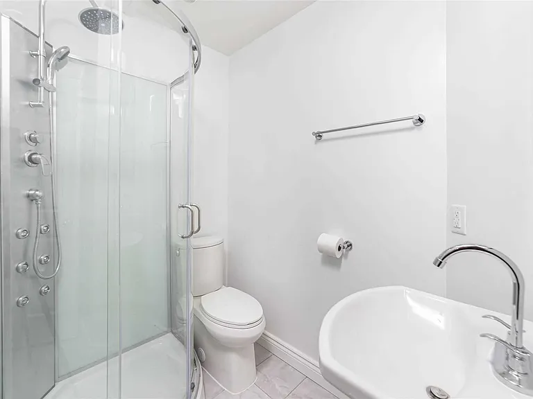 23 Speight Cres — Photo 7