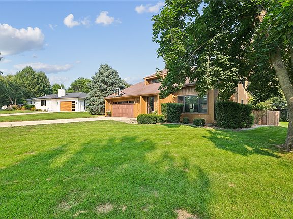 3rd image of 1544 Terrace Dr