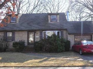 184 N Hawthorne St, Massapequa, NY 11758