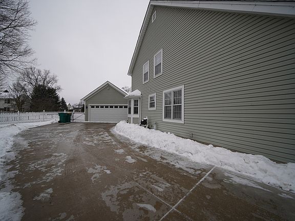 4th image of 4404 Cove Cir
