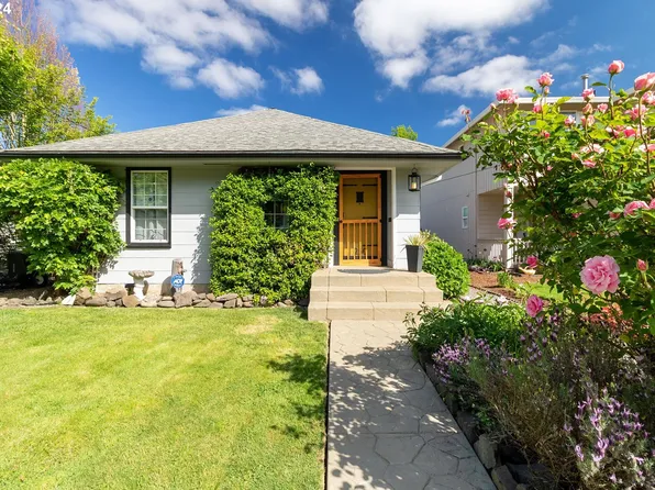 230 E Jersey St, Gladstone, OR 97027