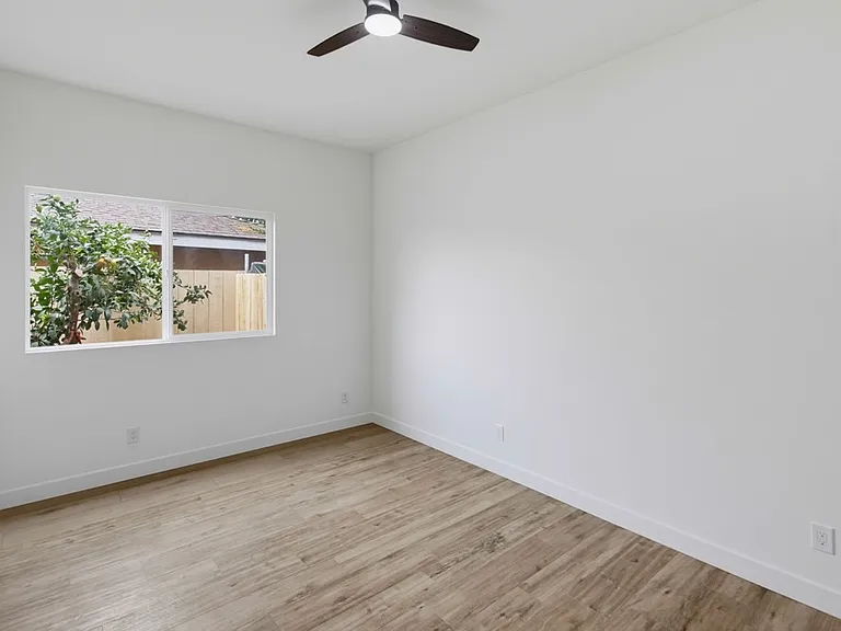 556 F St — Photo 22