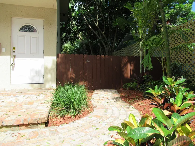 810 Park Pl #2E — Photo 4