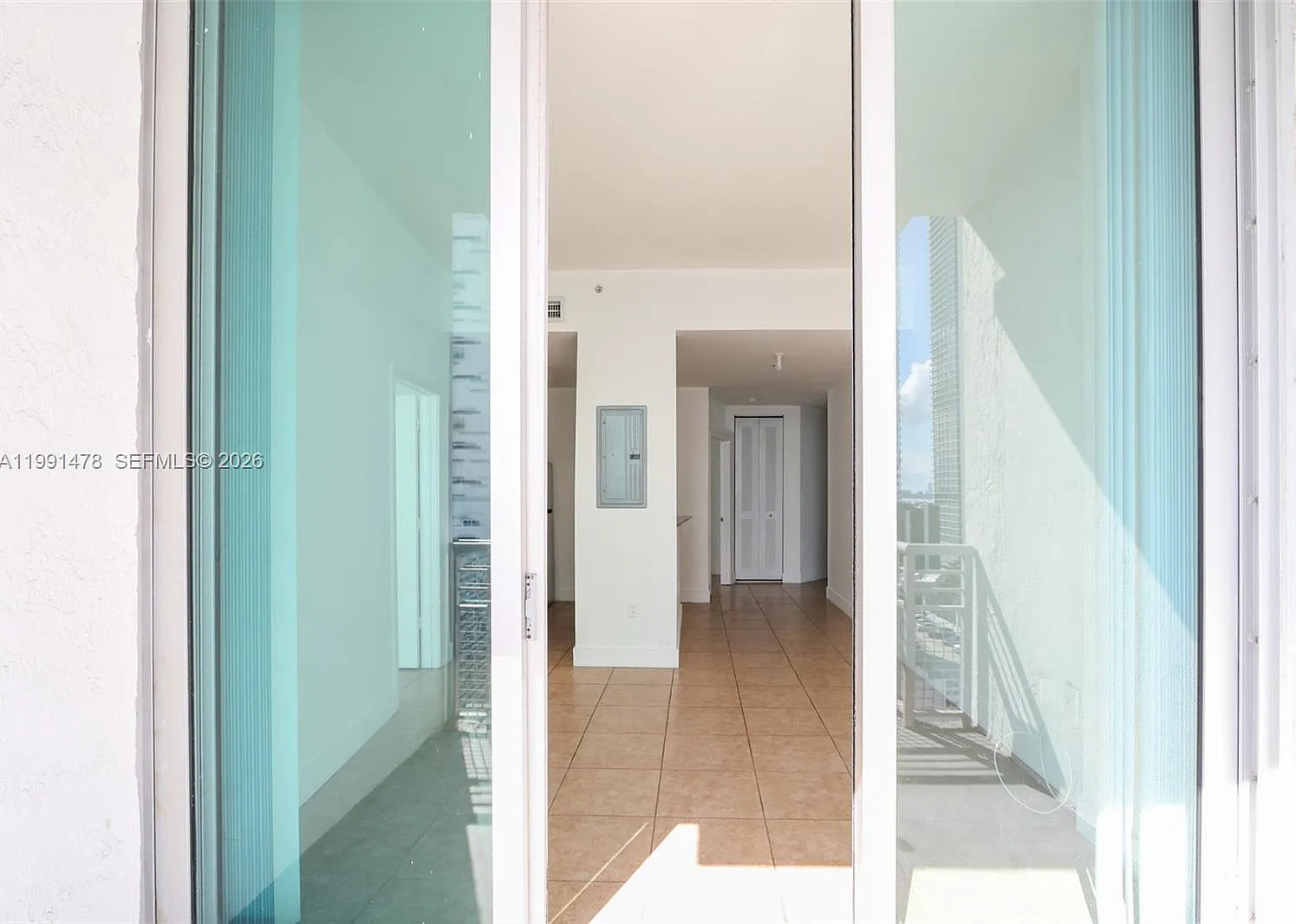 2 bed, 950 sqft, $3,800 — Photo 2
