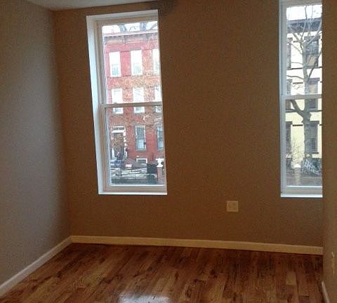 2nd image of 158 Hull St #2