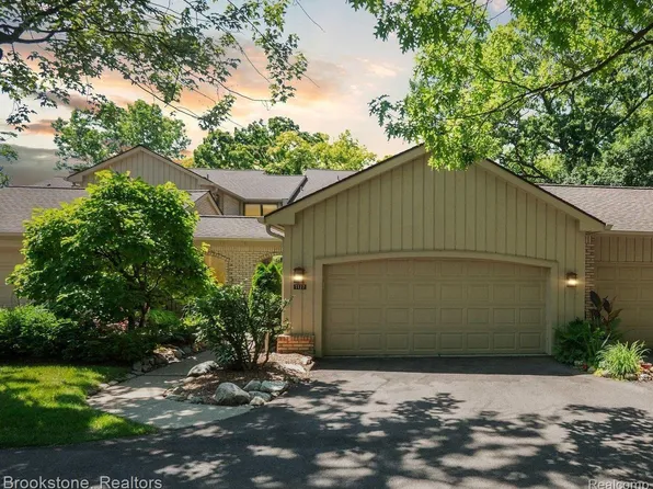 1137 Meadowglen Ct, Bloomfield Hills, MI 48304