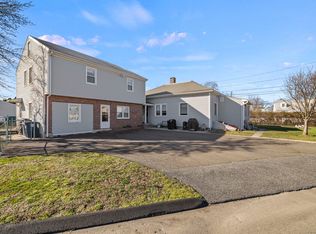 32 Neptune Ave, Norwalk, CT 06854