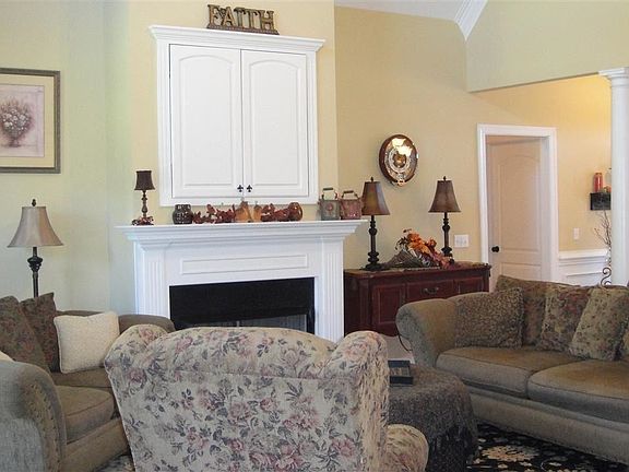 4th image of 121 Birch Meadow Dr