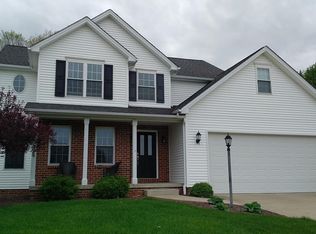 10550 Carrousel Woods Dr, New Middletown, OH 44442