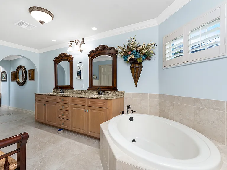 4128 NW 36th Ln — Photo 21