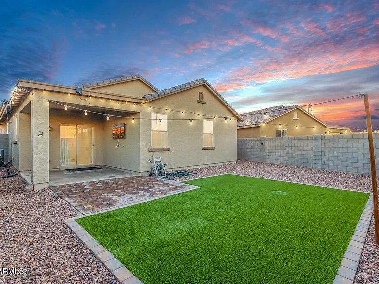 21612 W Kimberly Dr — Photo 3