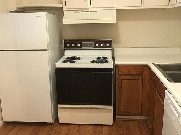5th image of 718 Denton Cir
