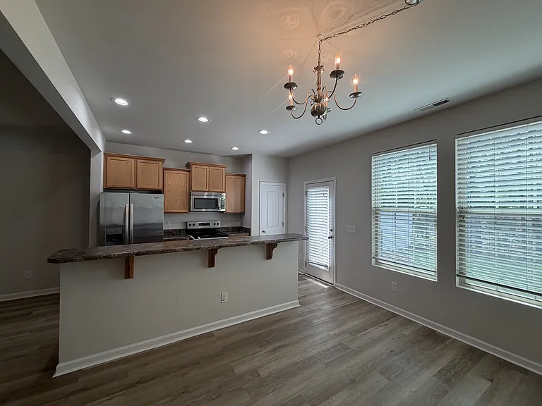 1037 Grand Rdg — Photo 4