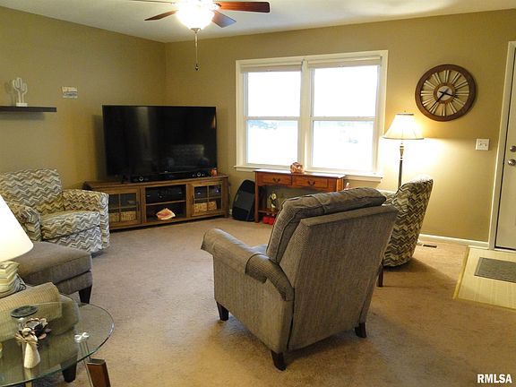 4th image of 700 N Briarwood Dr