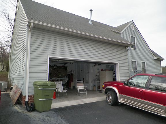 3rd image of 105 Deer Trace Ln