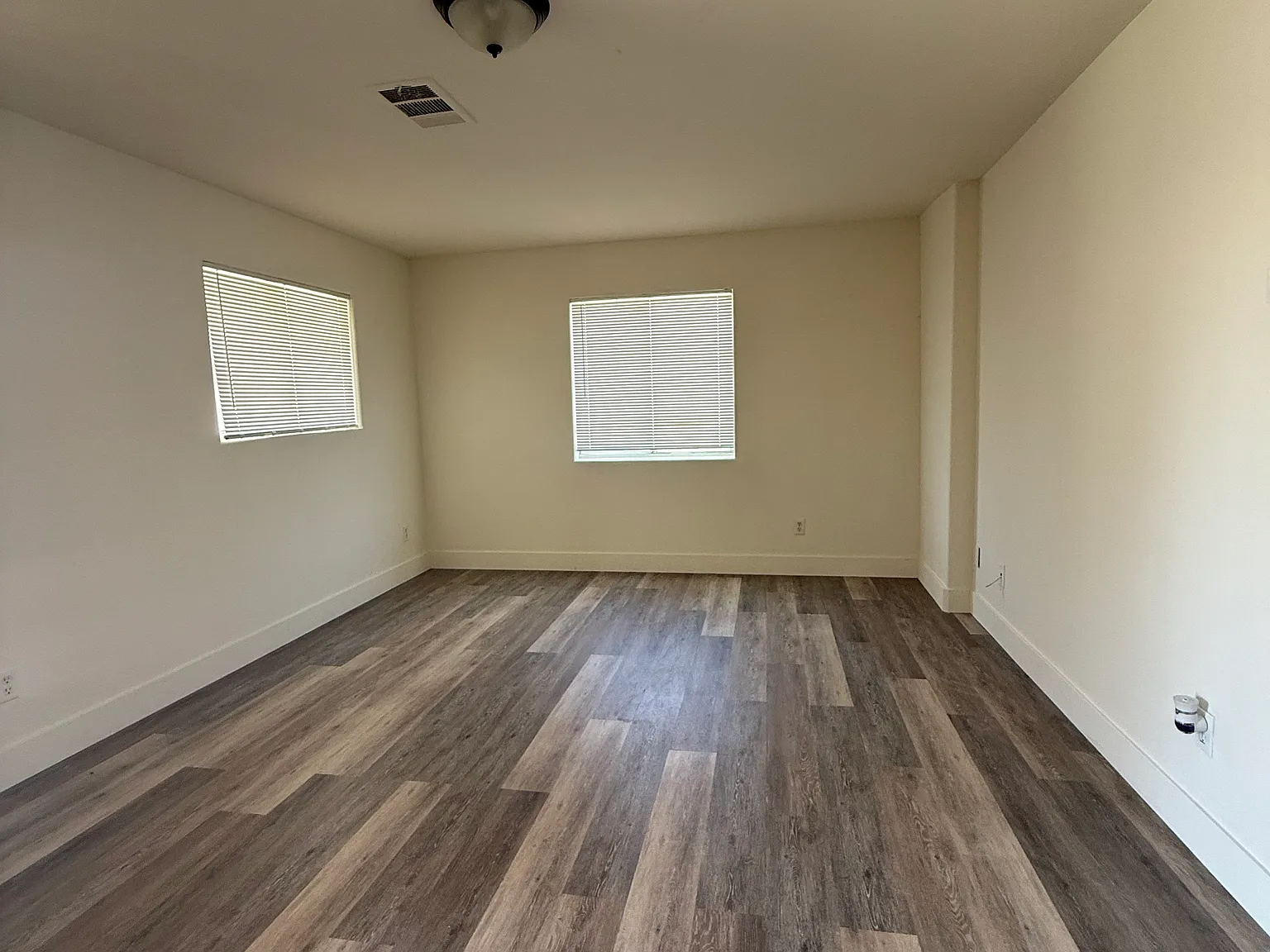 3 bed, 1350 sqft, $1,590 — Photo 2