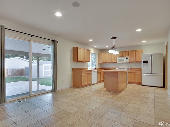 5th image of 10108 201st Avenue Ct E