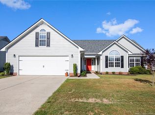 1008 Thistle Gold Dr, Hope Mills, NC 28348