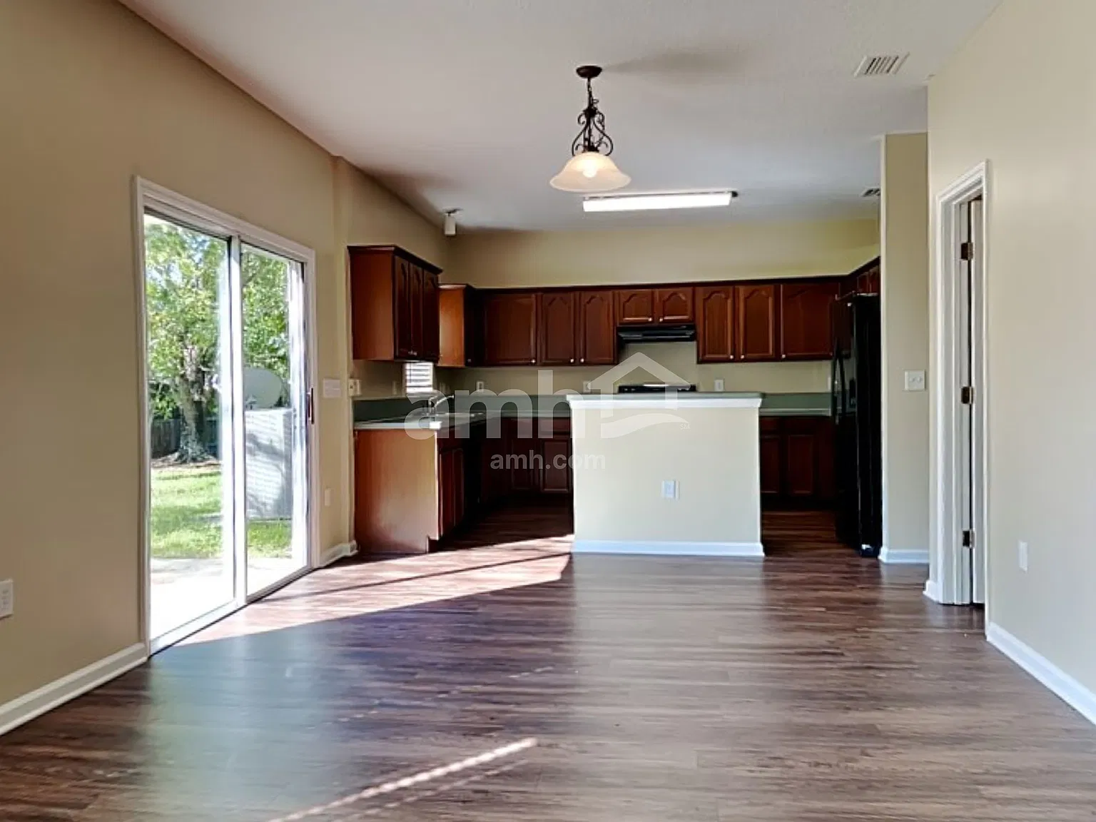 5 bed, 3.0 bath, 3084 sqft, $2,615 — Photo 4