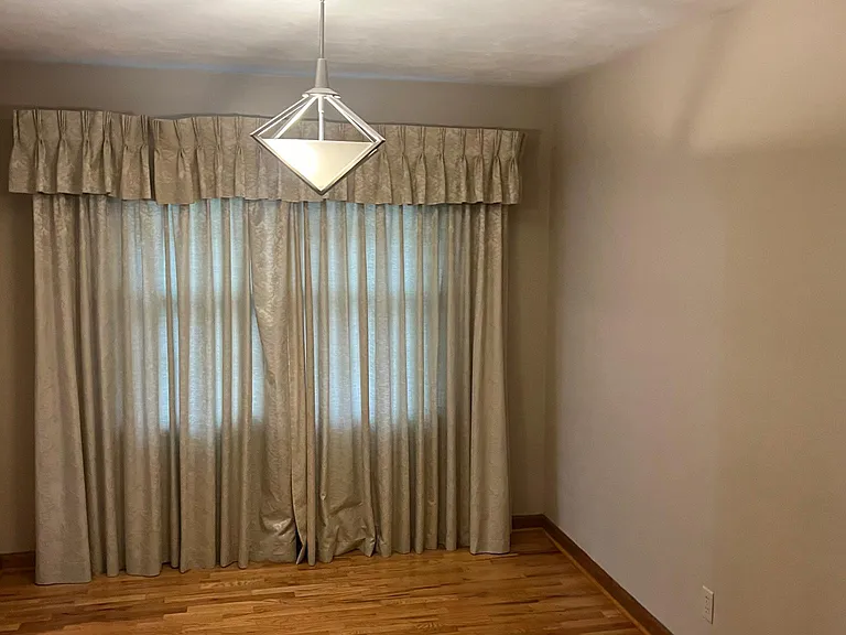 740 Watkins Dr — Photo 2