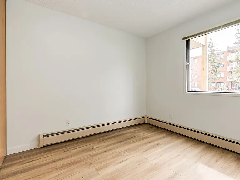 1825 Woodview Dr SW — Photo 14