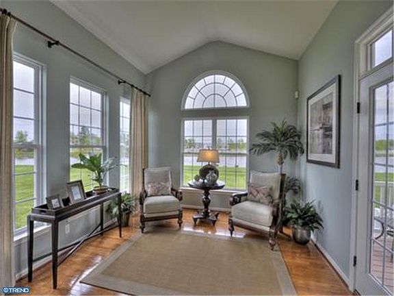 5th image of 552 Stonehaven Dr