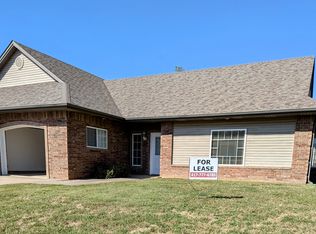 1827 E Stonegate Cir #1827, Bolivar, MO 65613
