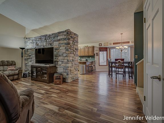 4th image of 3351 Poplar Hills Dr NE