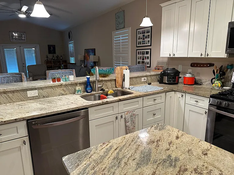 1137 Violet St — Photo 3