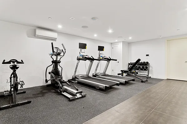 Rented by Safdie Realty Group | media 20